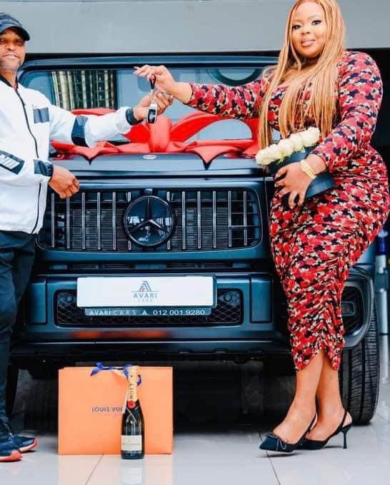 Man reveals the woman who took pictures with a G-Wagon and posted them online, claiming to have bought the vehicle (Photos)