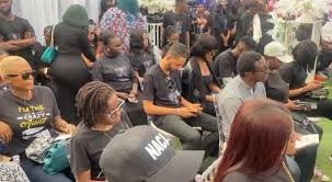 Fans are stunned by the viral video of BBNaija star Bella with Shisha  at Rico Swavey's tribute event.