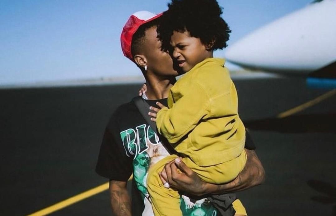 Online outrage is caused by a video of Wizkid teaching his son Zion how to eat "Semo."