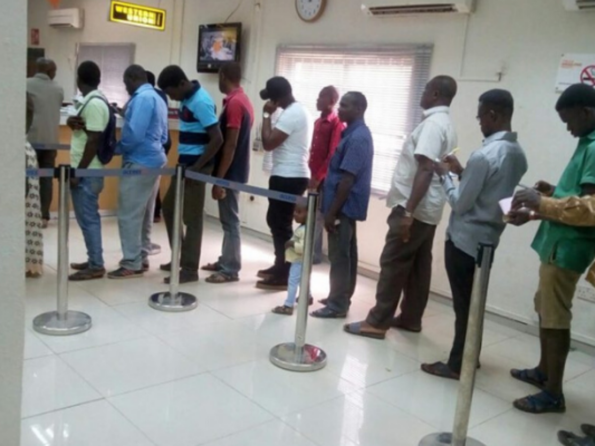 Nigerians Are Excited As They Withdraw Money From Banks Over the Weekend