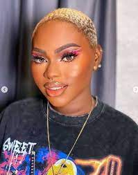 According to Mandy Kiss, I look better when I cover my body rather than when I show my cleavage (Video)