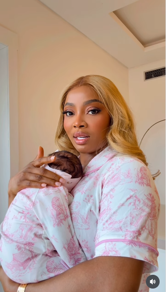 Watch a Beautiful video of Toke Makinwa and her daughter Yakira celebrating her one month old birthday(VIDEO).
