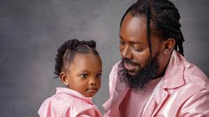 Daughter of Nigerian singer Adekunle Gold melts hearts when she introduces her father on stage in London (Video)