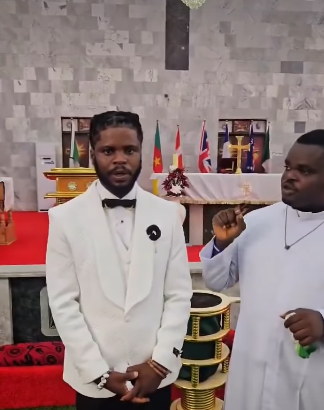 Following the bride's father's request that she take an oath in a shrine to cut off any relations with her mother, an Anambra priest marries the couple (Video)