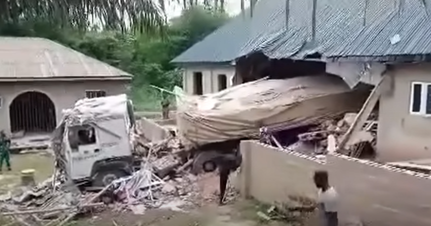 Tragic tale of a 300-level student at Ekiti University who was killed when a truck crashed into his building (video)