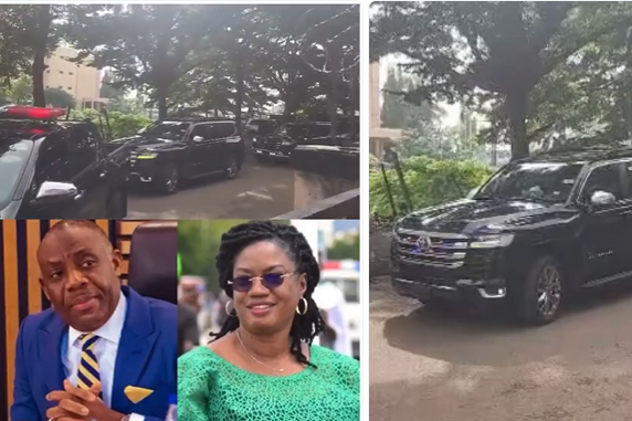 Education Ministry workers prevented the Minister's entry to the office.